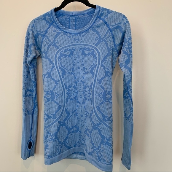 lululemon athletica Tops - Lululemon Run Swiftly Blue Patterned Long Sleeve Top Size 6